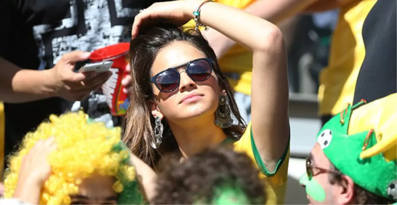 Neymar\'ın Sevgilisinin Tadını Kaçıran Taraftar