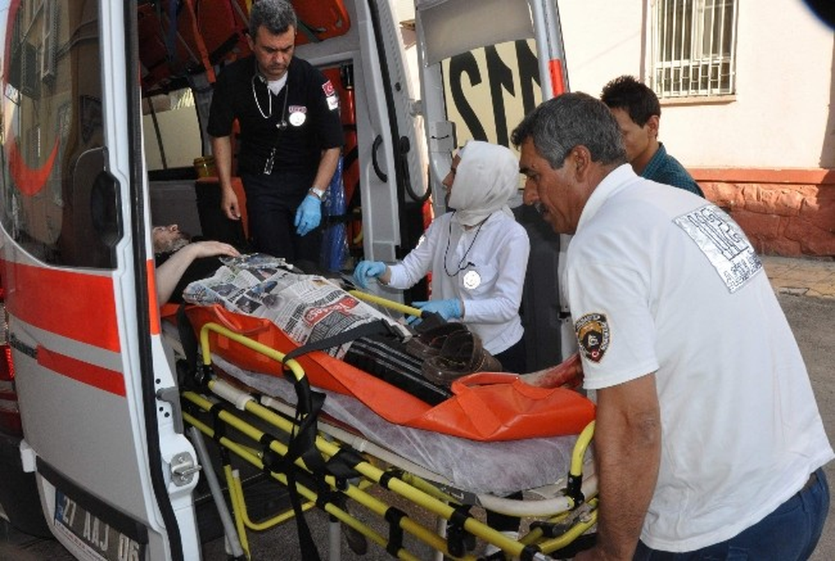 Omuz Atma Kavgasında Bir Kişi Bıçaklandı