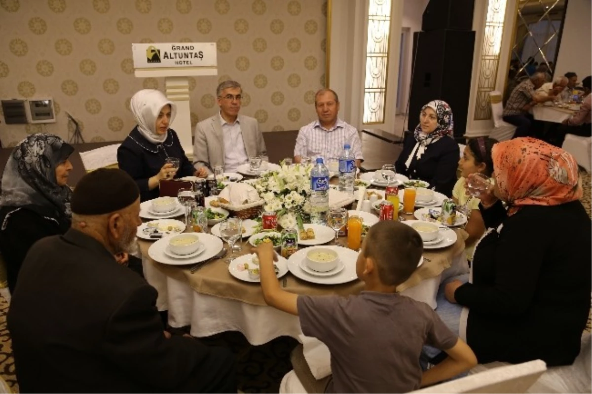 Ramazan Ayının Bereketini Vatandaşlarla Paylaştılar