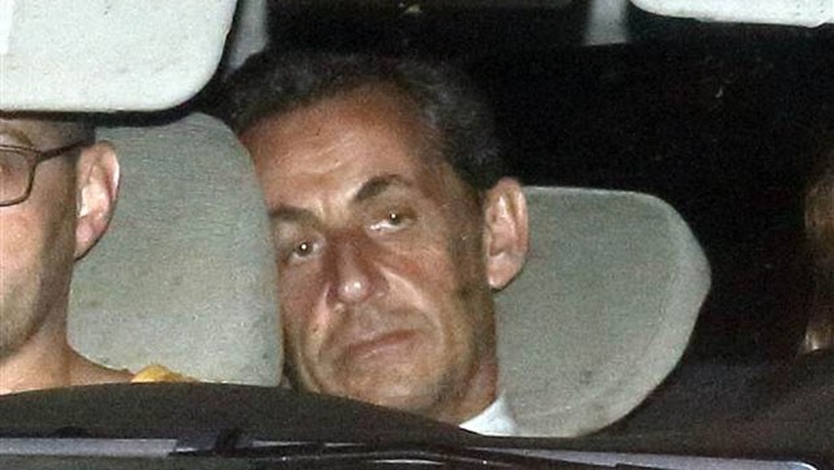 Sarkozy\'nin Gözaltına Alınması
