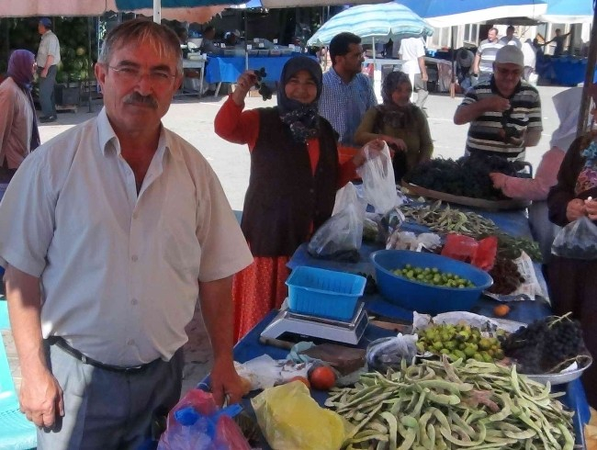 Simav Halk Pazarında Doğal ve Yerli Ürün Bereketi Yaşanıyor