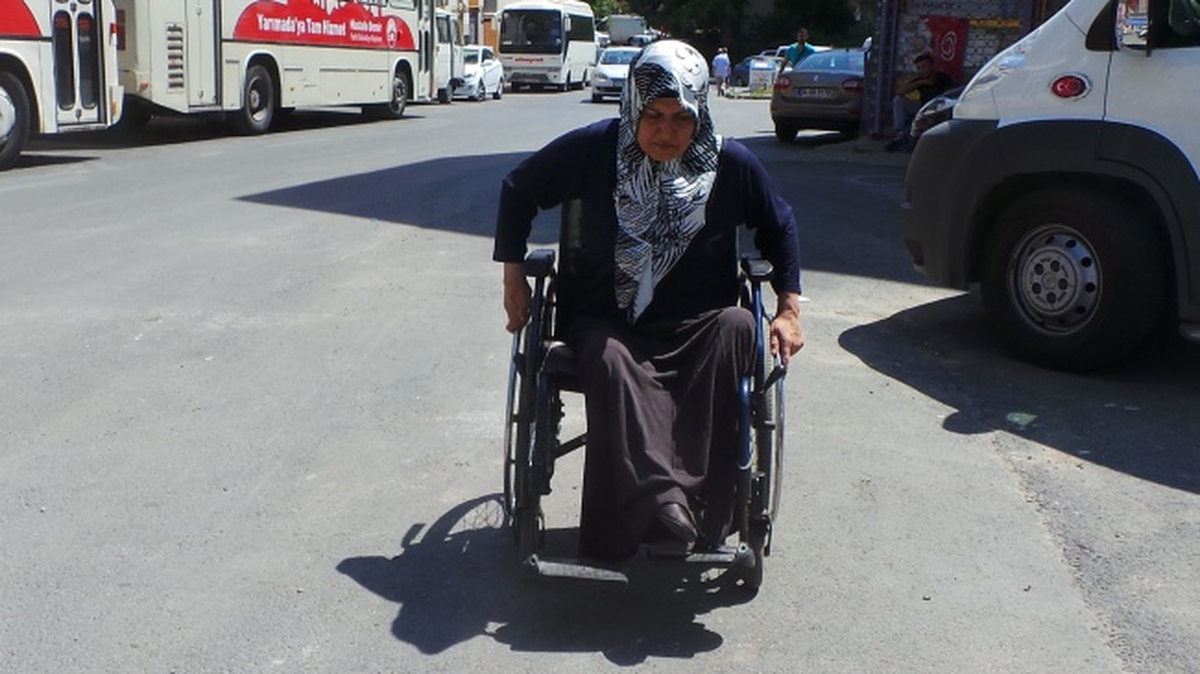Tekerlekli Sandalyeyle Savaştan Kaçış