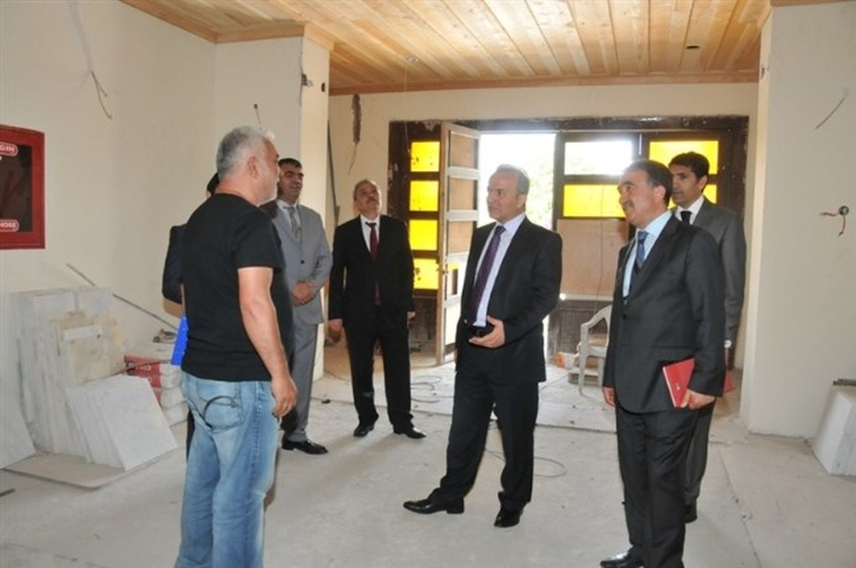 Vali Güner Restorasyonu Devam Eden Hükümet Konağını İnceledi