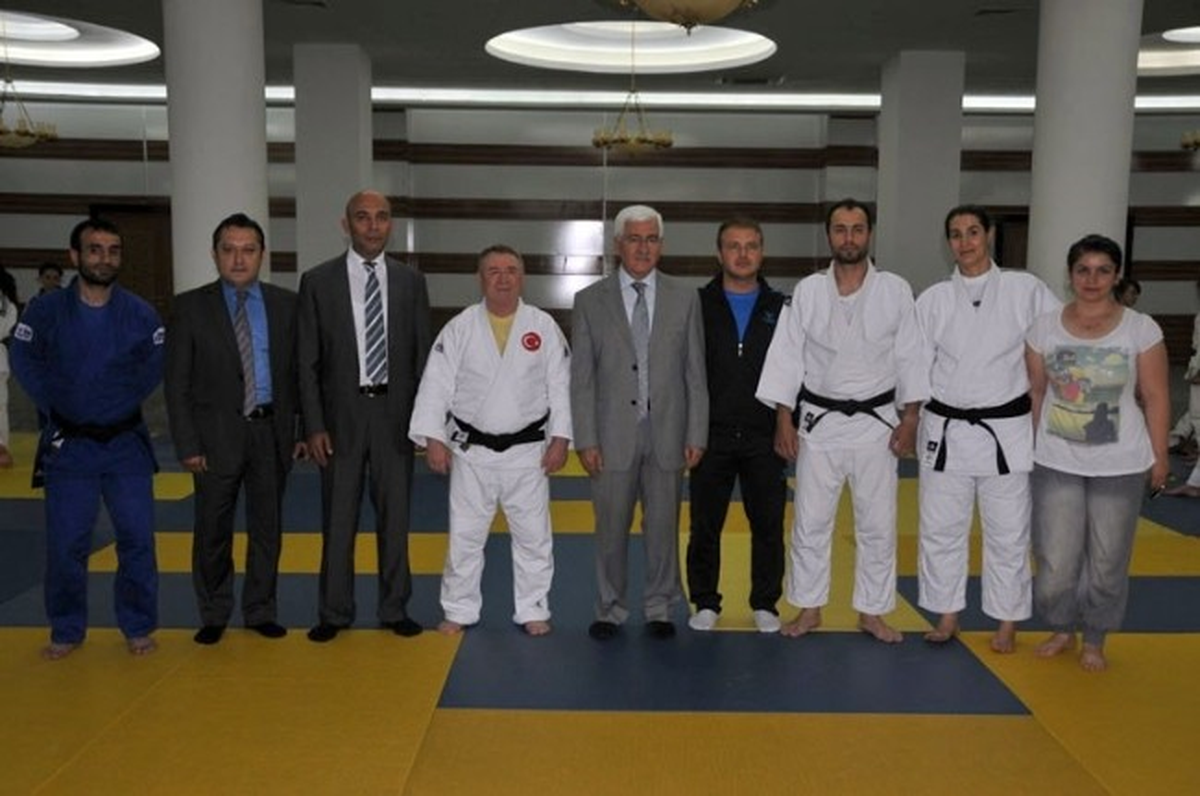 Vali Koca, Yıldızlar Judo Milli Takımını Ziyaret Etti