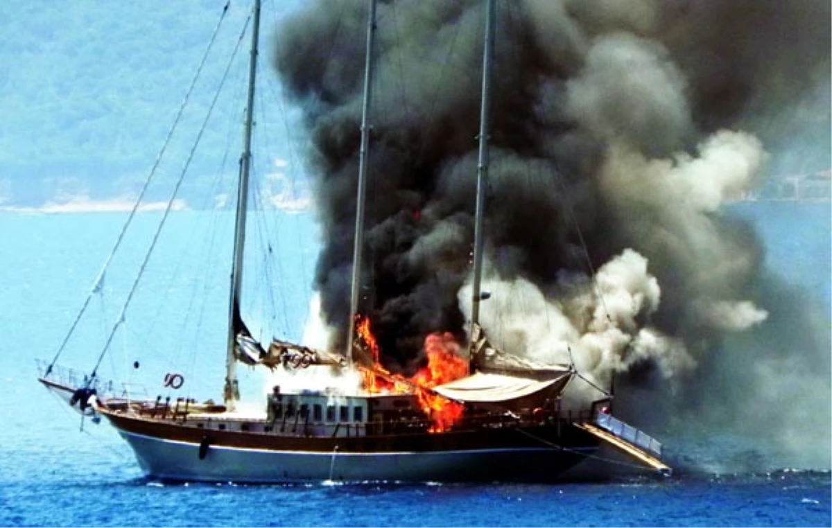 Bodrum'da 2 Milyon Euro'luk Yat Alevler İçinde