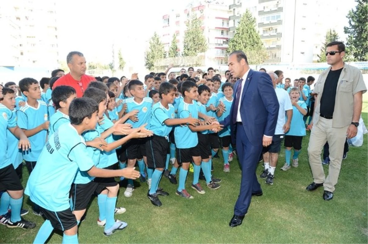 Adana Büyükşehir Belediyespor Futbol Okulu Açıldı