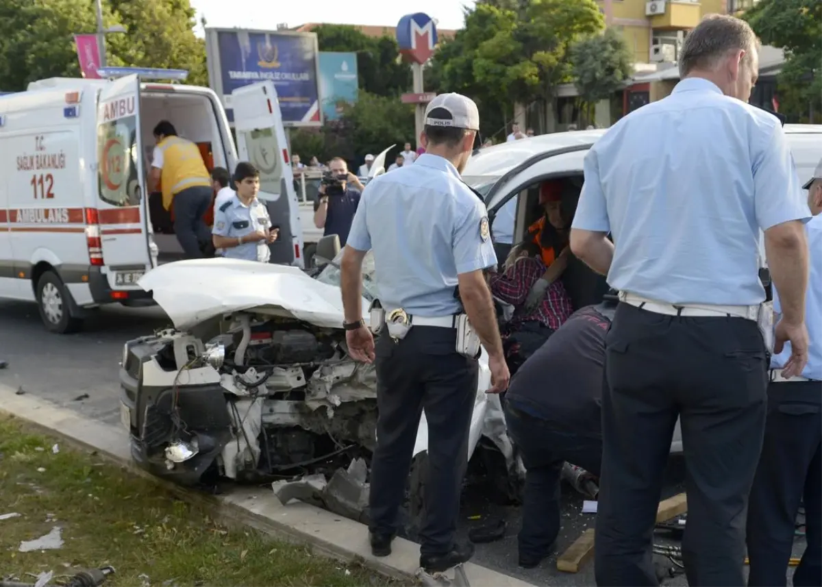 Beşiktaş\'ta Trafik Kazası: 2 Yaralı