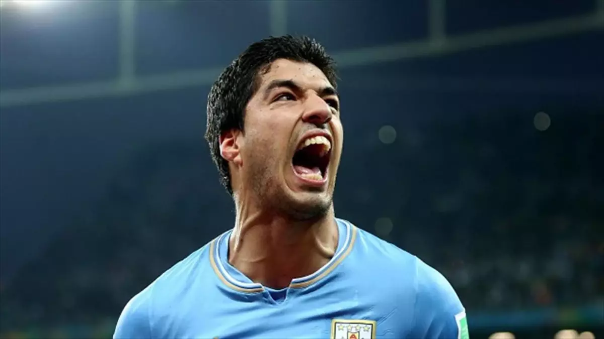 Çin\'de Bir Firma Luis Suarez\'in Şişe Açacağını Yaptı