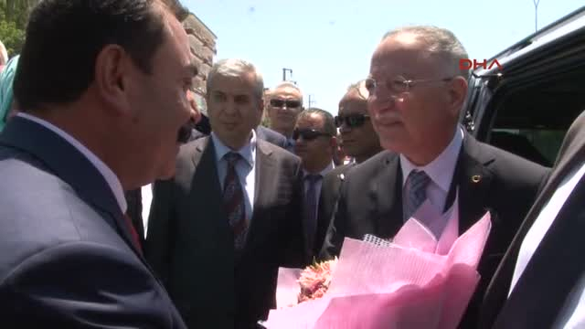 Ekmeleddin İhsanoğlu\'nun \'Tcd\' Plakalı Minibüsü
