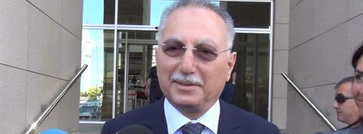 Ekmeleddin İhsanoğlu\'nun TCD Plakalı Minibüsü