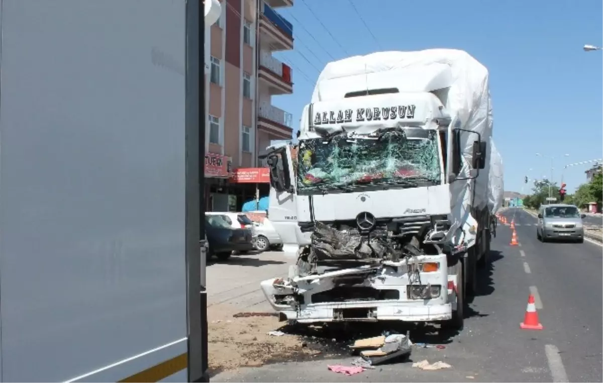 Elazığ\'da Trafik Kazası: 2 Yaralı