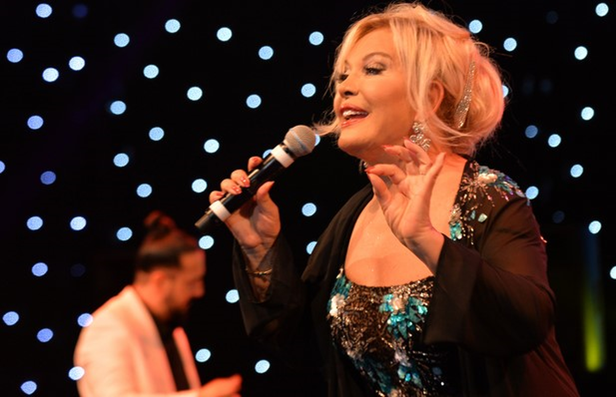 Emel Sayın Bursa\'da Gönülleri Fethetti
