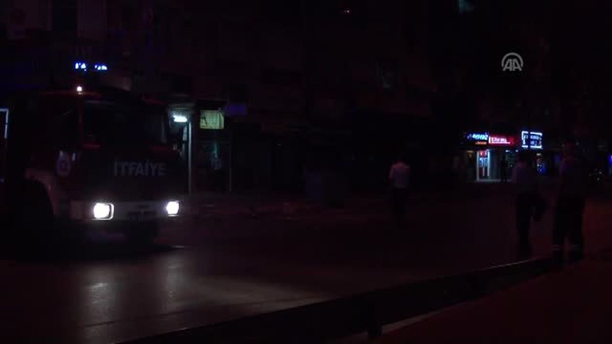 Eşyalarını 5. Kattan Aşağıya Atan Kişi Gözaltına Alındı
