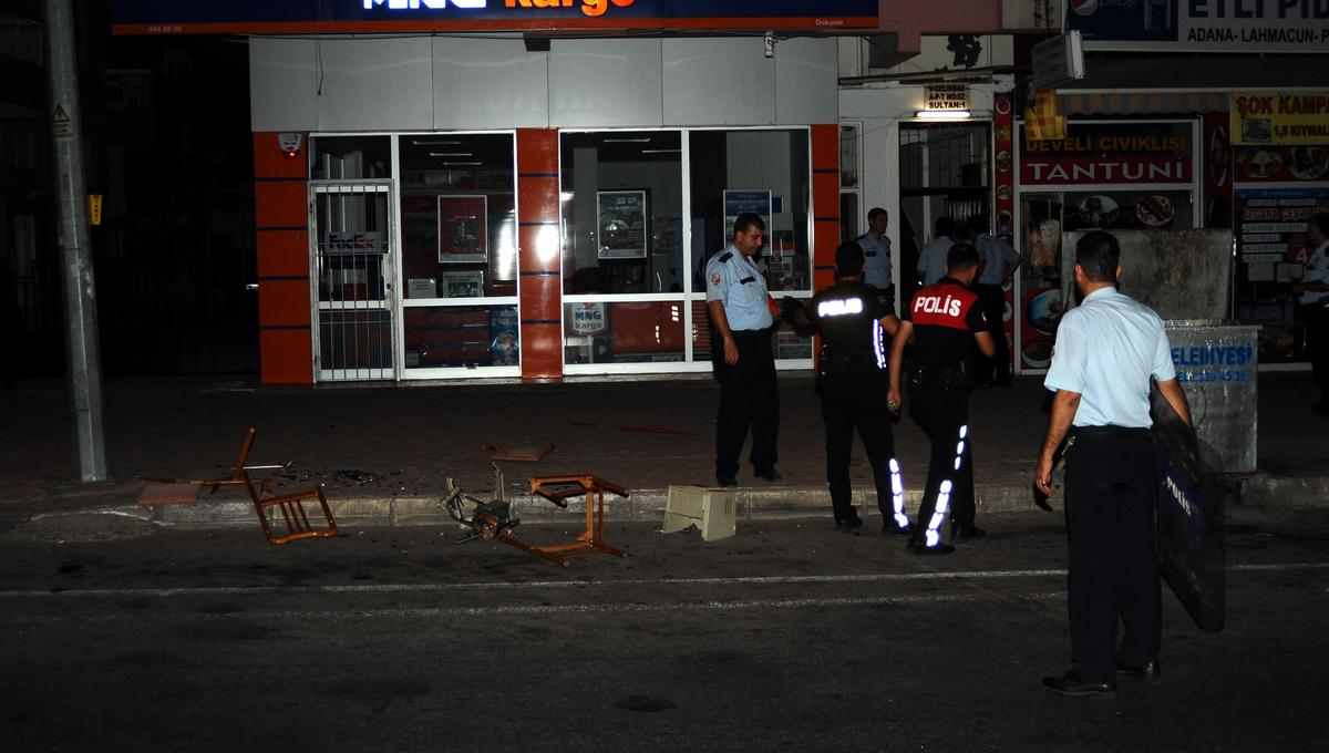 Evdeki Eşyalarını 5. Kattan Aşağıya Atan Kişi Gözaltına Alındı