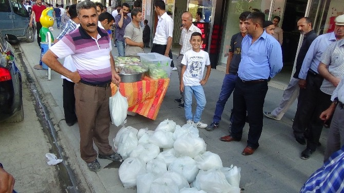 Hakkari\'de Kar Satışına Büyük Rağbet