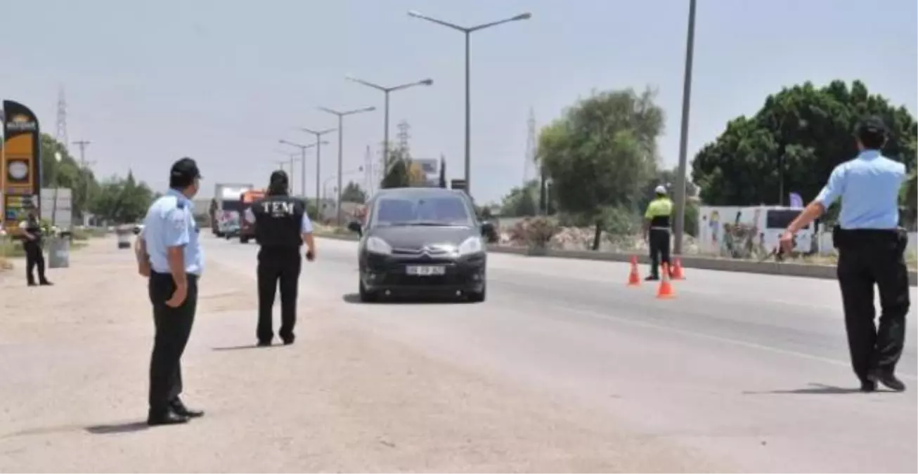 Hatay\'da Bomba Yüklü Araç Polisi Alarma Geçirdi