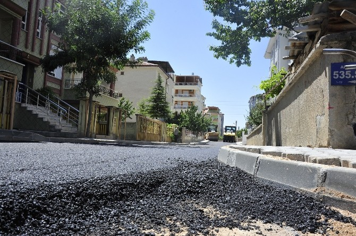 Karaman\'da Asfalt ve Kaldırım Çalışmaları Devam Ediyor