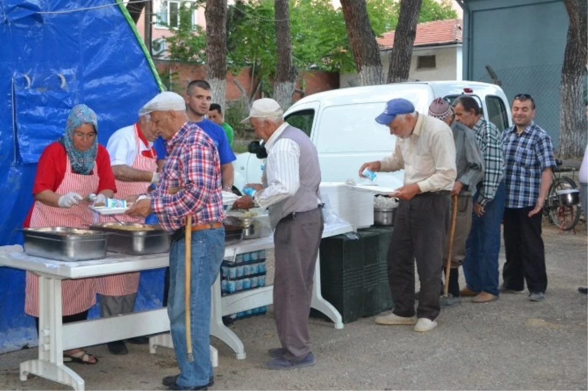 Kaymakam Hakyemez Orucunu İftar Çadırında Açtı