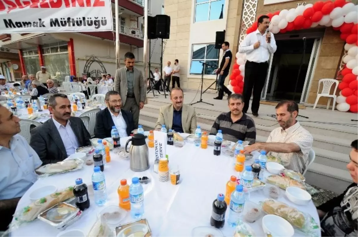 Mamak Belediyesi ve Mamak Müftülüğü\'nden İftar