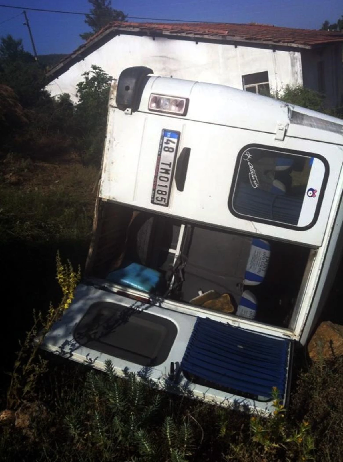 Muğla\'da Yolcu Minibüsü Şarampole Devrildi: 7 Yaralı