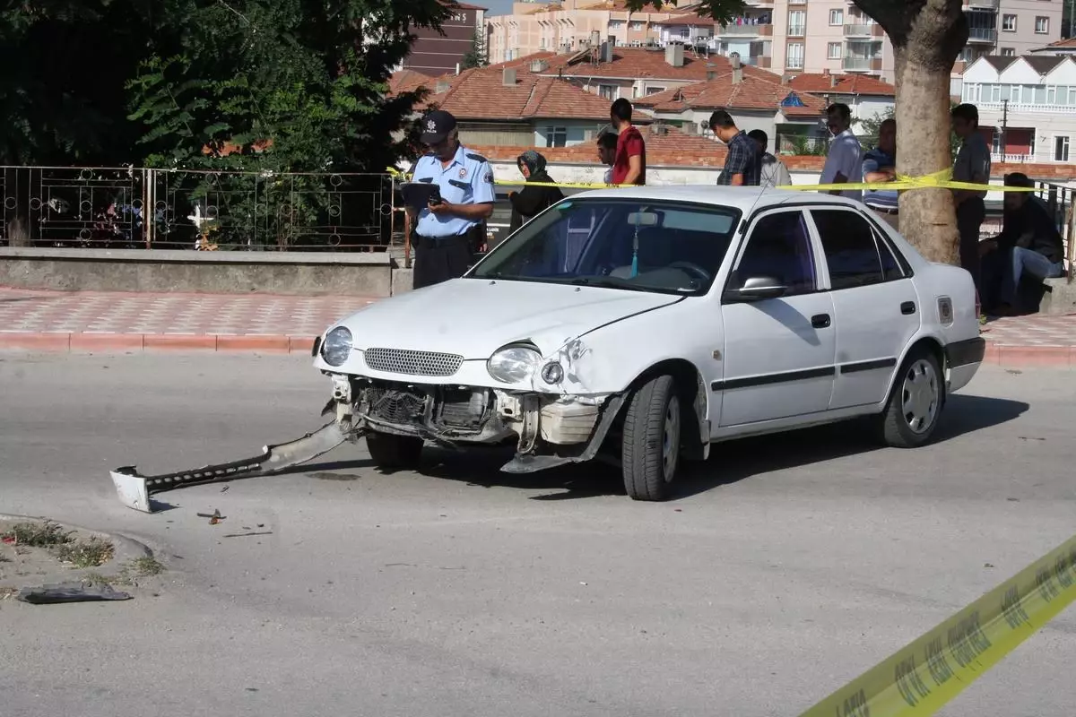 Otomobille Motosiklet Çarpıştı: 1 Ölü