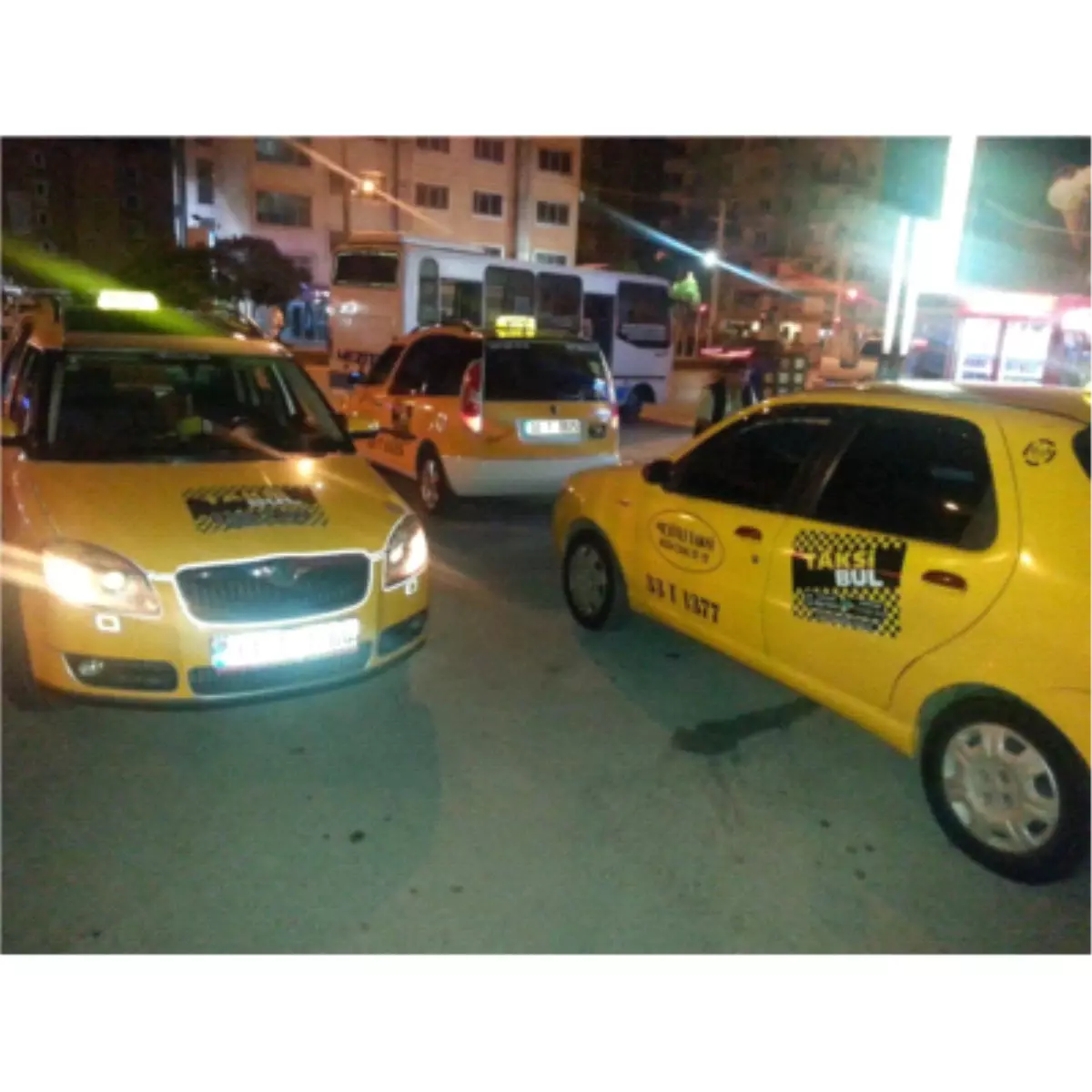 Ramazanda İftara Yetişmek İsteyen Vatandaşlar Taksi Kullanmayı Tercih Ediyor