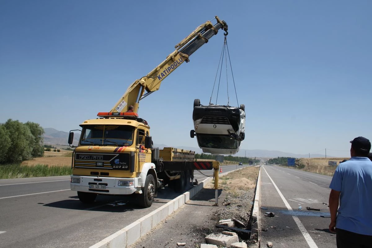 Sandıklı\'da Trafik Kazaları: 2 Yaralı