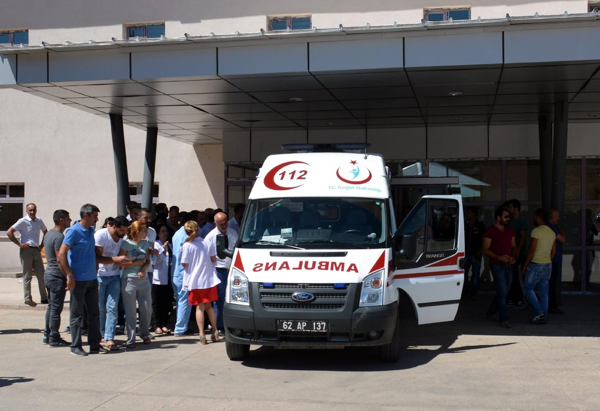 Tunceli\'de Bıçaklı Kavga: 3 Yaralı