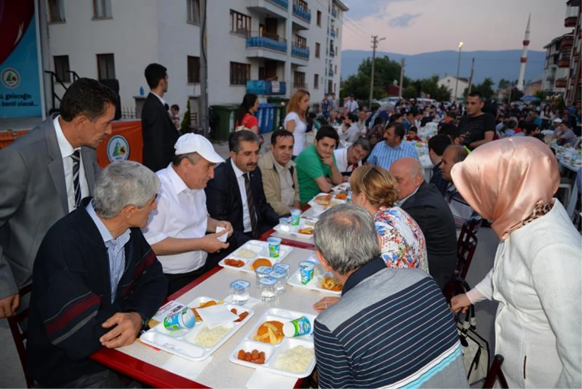 Vali Zahteroğulları Vatandaşlarla İftar Yaptı