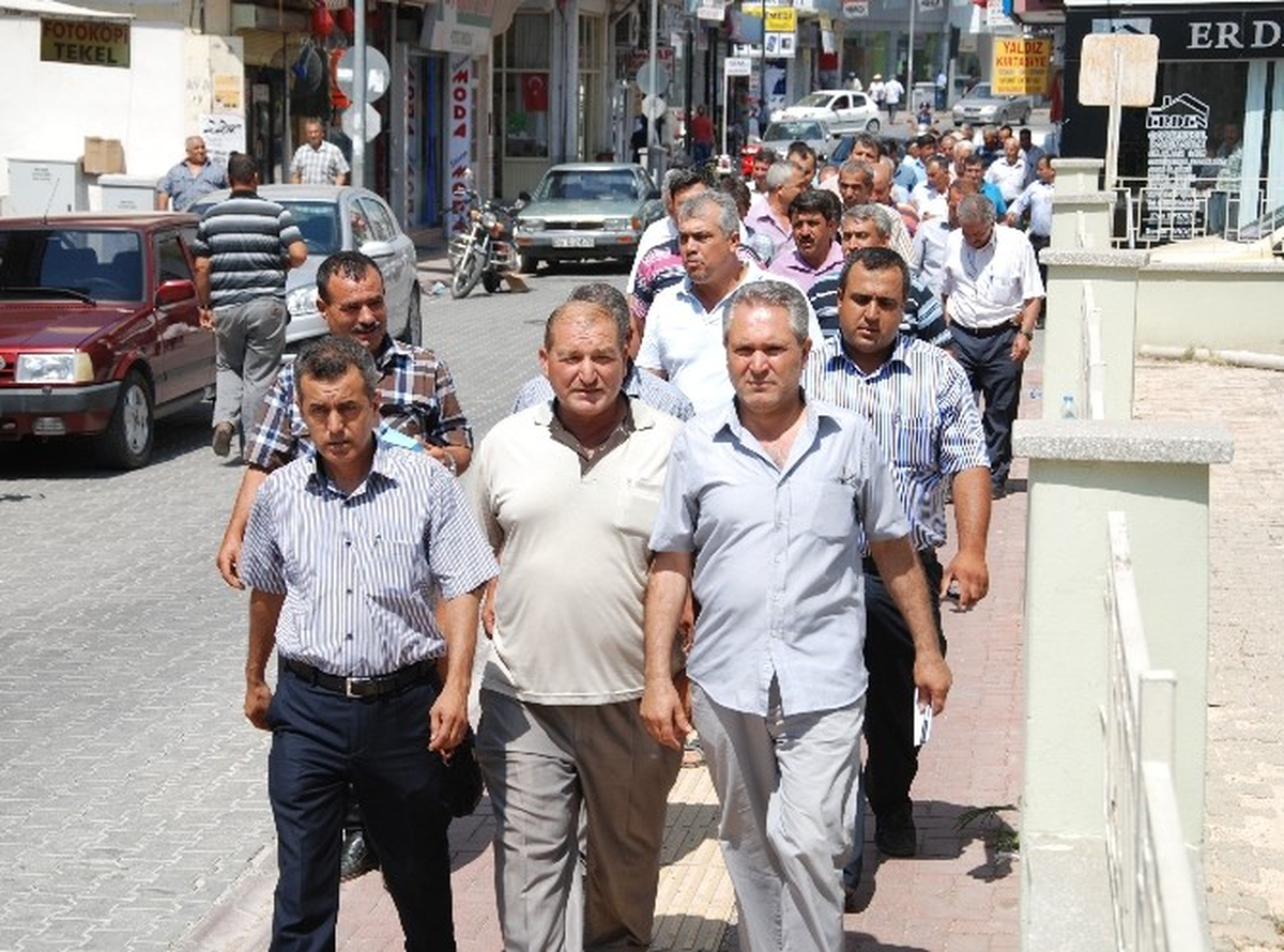 100 Mahalle Muhtarı Su İçin Silifke Sokaklarında Yürüdü