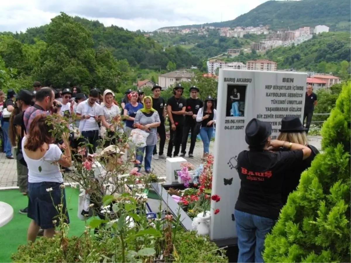 Barış Akarsu, Mezarı Başında Alındı