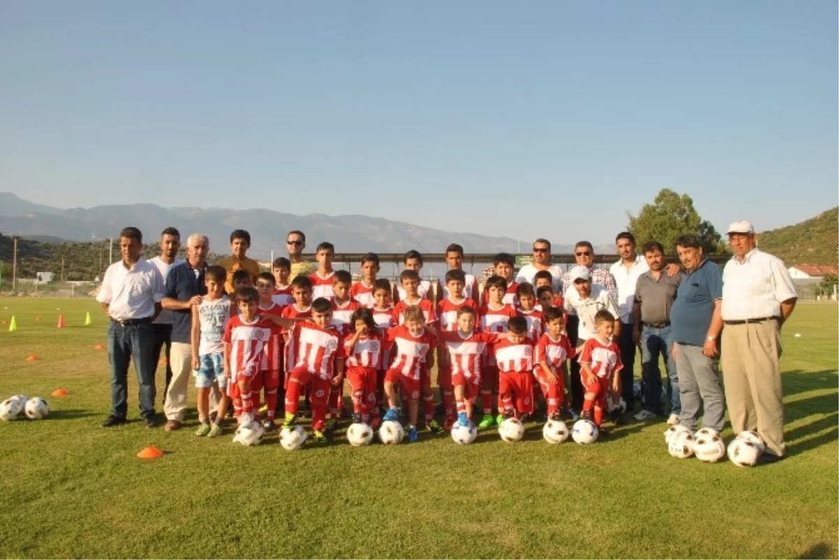 Demre\'de Antalyaspor Futbol Okulu Açıldı