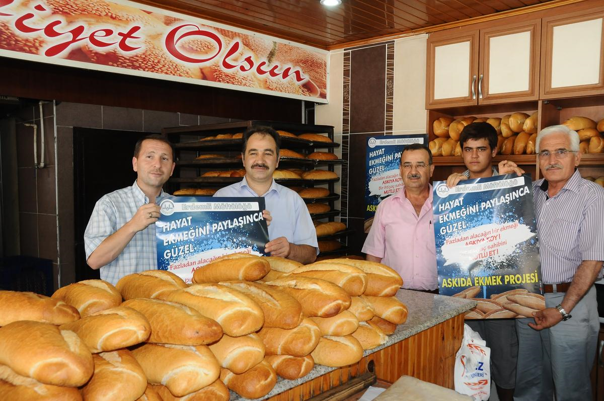 Erdemli\'de Askıya Bir Ekmek de Sen Koy Projesi Başladı