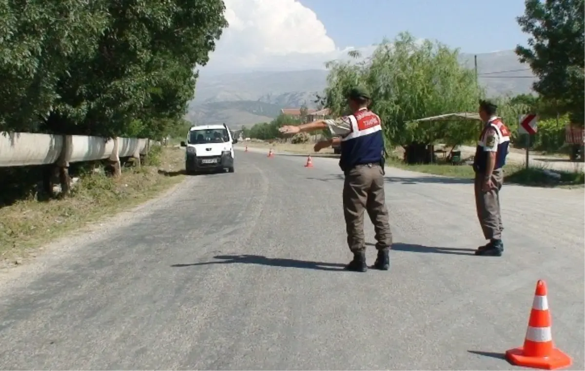 Ereğli Jandarması Sürücülere Hurma Dağıttı