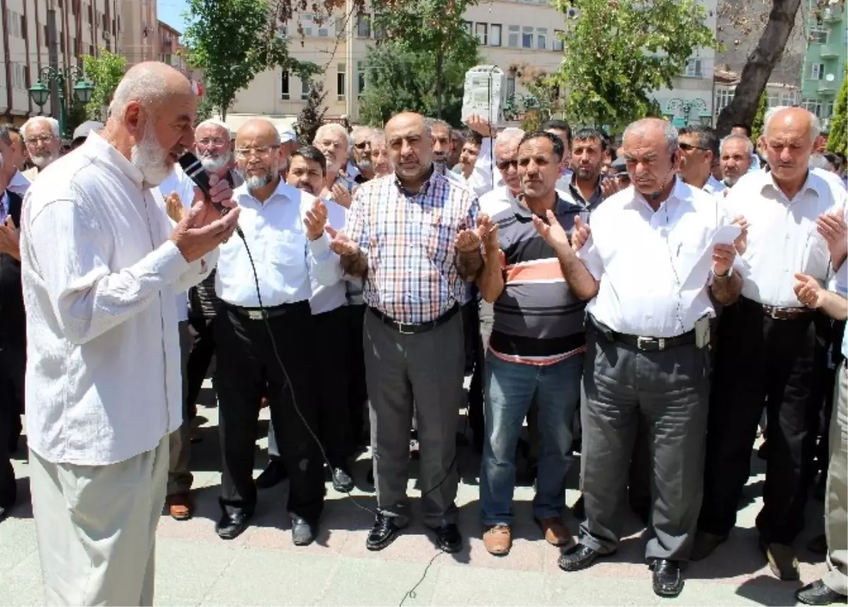 İsrail\'in Gazze\'ye Yaptığı Saldırılar Protesto Edildi