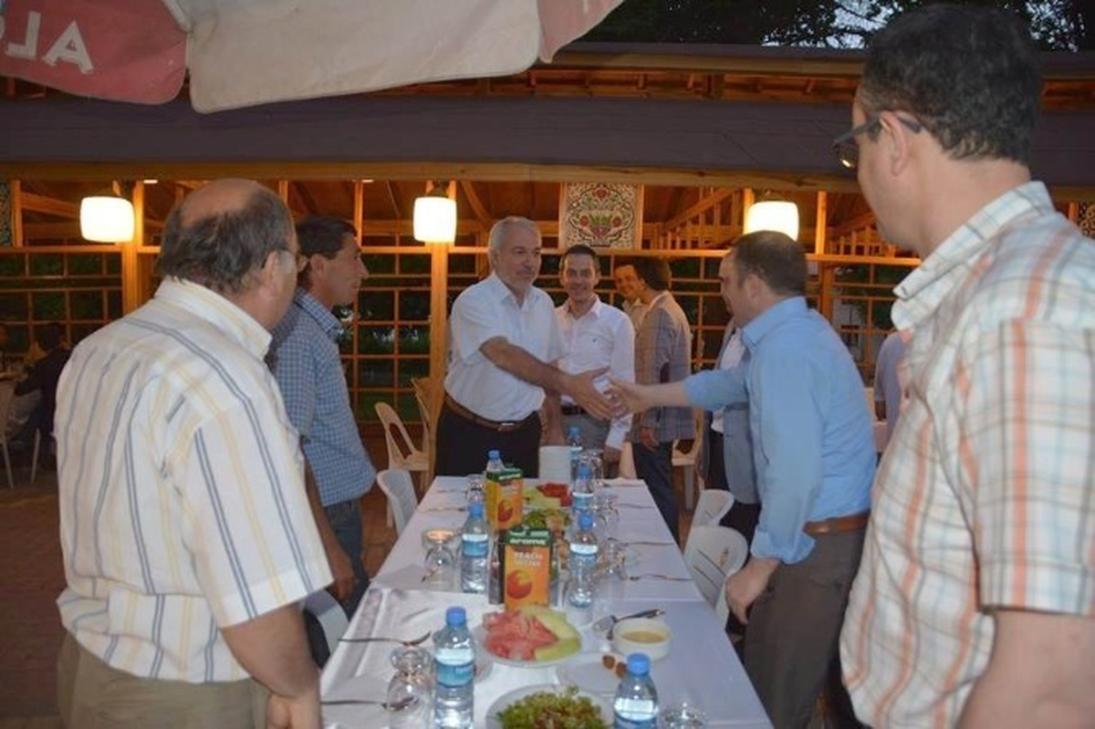 Kamil Saraçoğlu\'ndan Belediye Personeline İftar