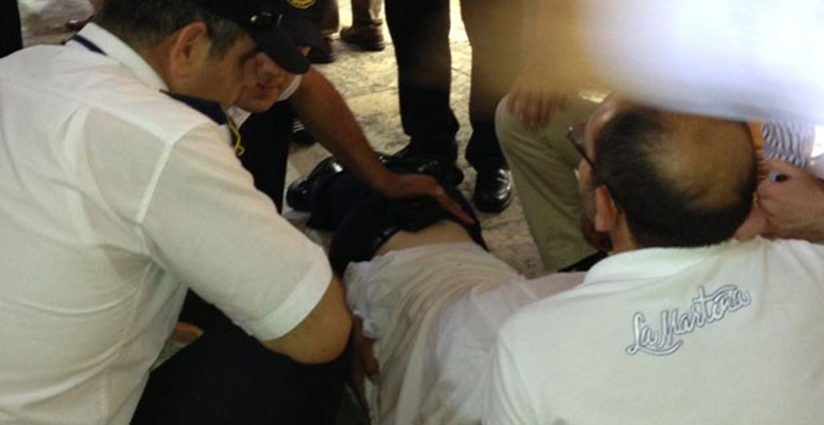 Kapalıçarşı\'da Seyyar Satıcılar Güvenlik Görevlisi Bıçakladı