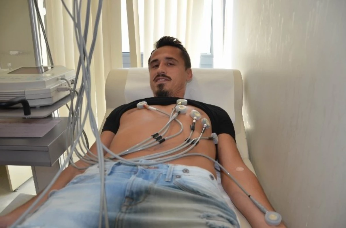 Sivasspor\'da 3 Futbolcu Sağlık Kontrolünden Geçirildi