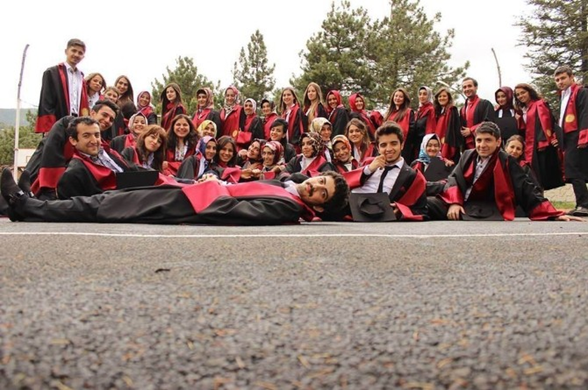 Sü En Güzel Mezuniyet Fotoğrafını Seçiyor