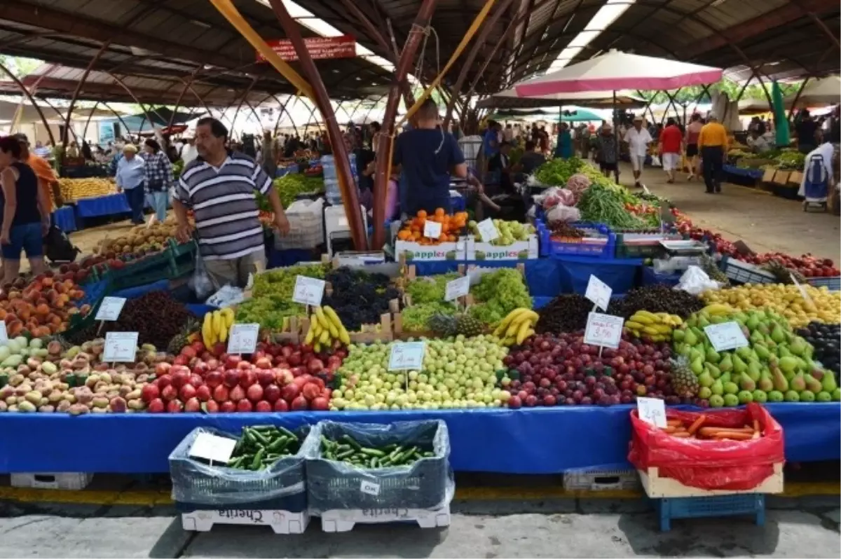 Ayvalık Pazarında Ramazan Durgunluğu