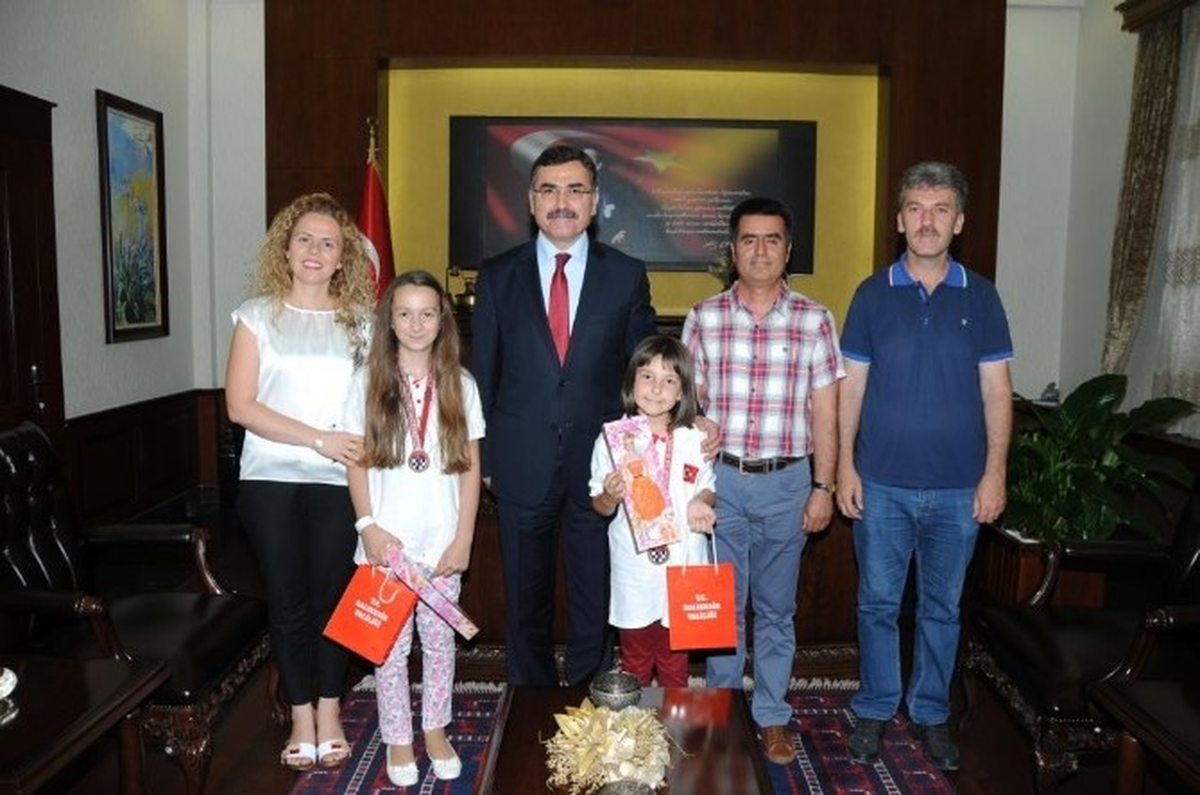 Balıkesirli 2 Öğrenci Satranç Milli Takımına Girmeye Hak Kazandı