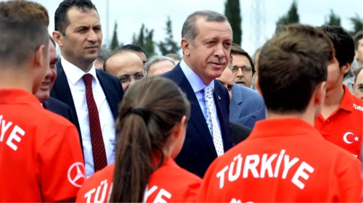 Başbakan\'dan Futbolcuya Dövme Tepkisi