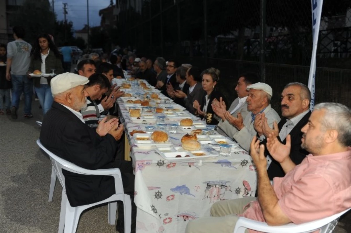 Bozüyük Belediyesi\'nin \'İftara Bize Bekleriz" İftar Programı