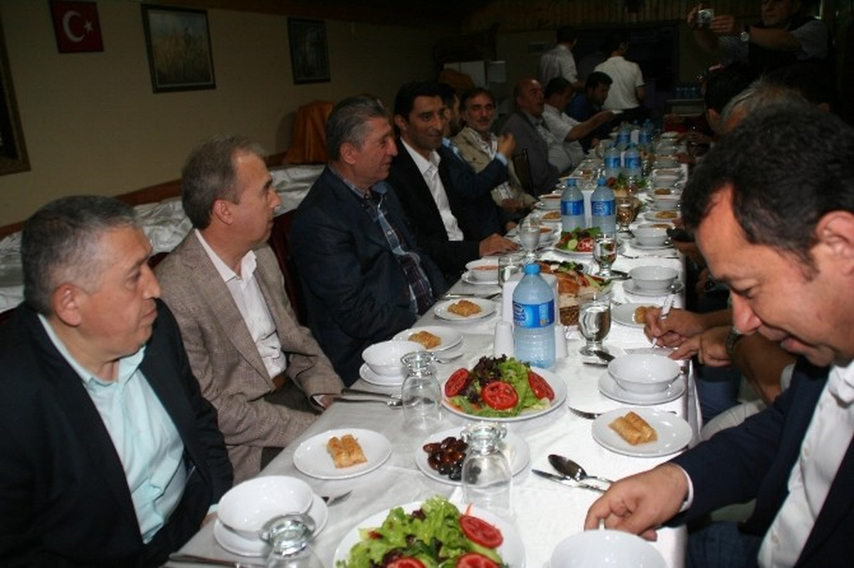 Devrek AK Parti Teşkilatından İftar Yemegi