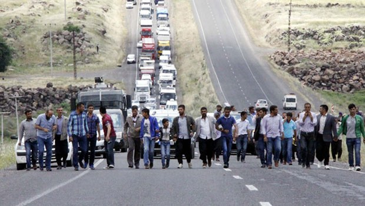 Elektrik Kesintilerini Protesto İçin Yol Kapattılar