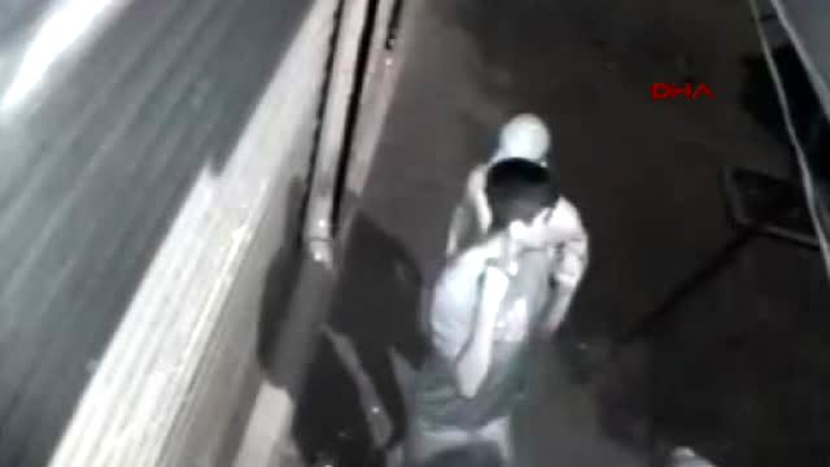 Sigara Hırsızları Güvenlik Kamerasında