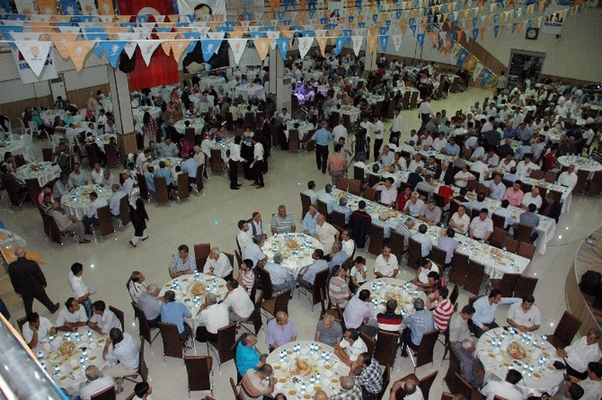 AK Parti Adıyaman İl Başkanlığından İftar Yemeği