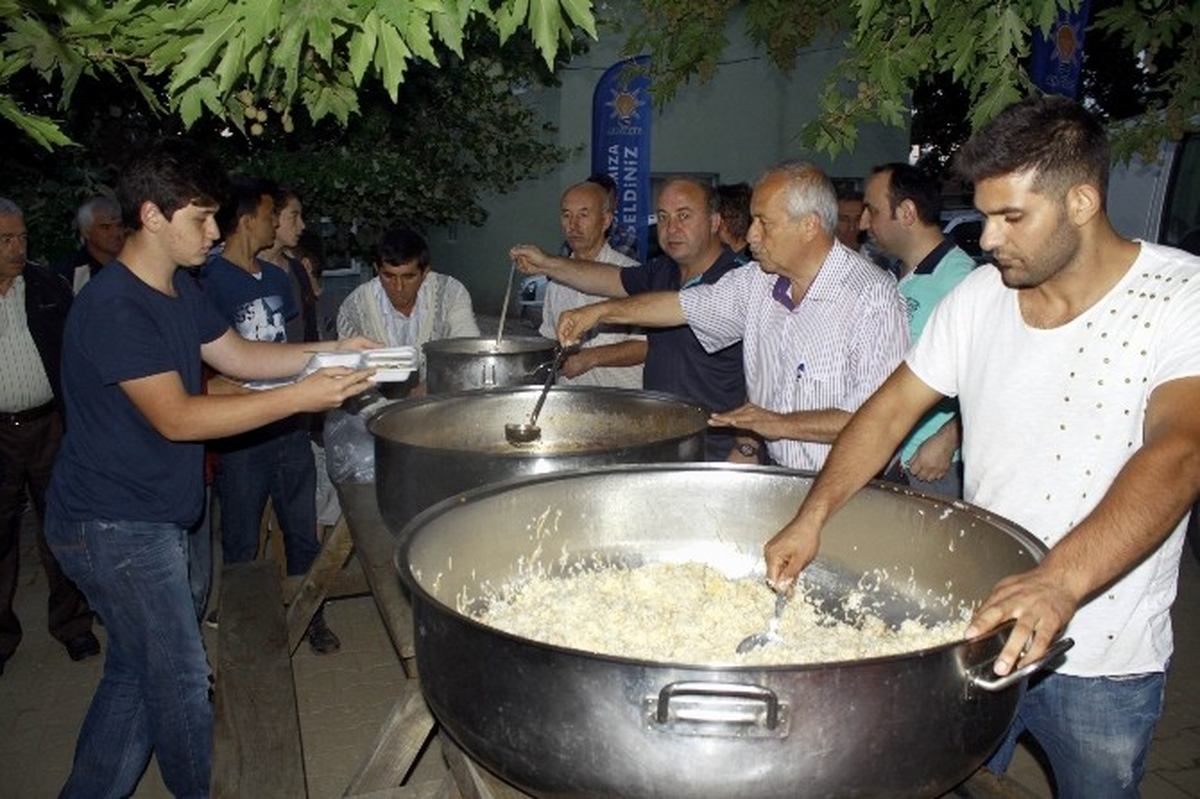 AK Parti Bandırma Teşkilatından İftar Organizasyonu