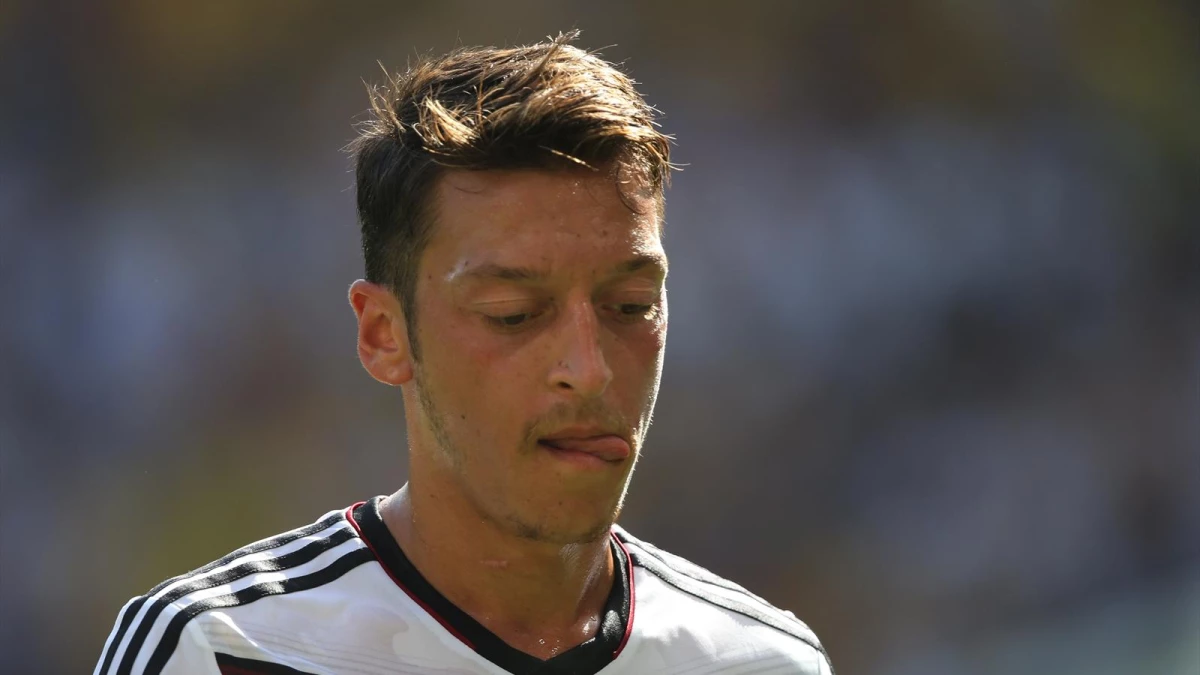 Alman Efsanesinden Mesut Özil\'e Sert Eleştiri