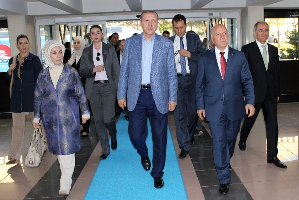 Başbakan Erdoğan, Erzurum Büyükşehir Belediyesi\'ni Ziyaret Etti